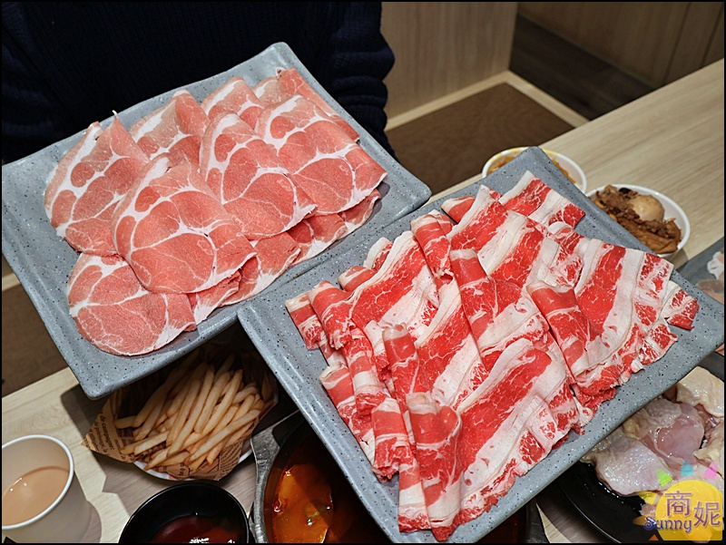 似錦涮|台中火鍋自助吧280元吃到飽!平日午後大胃王肉盤買一送一CP值超高，再送得獎手工蛋捲甜點控最愛