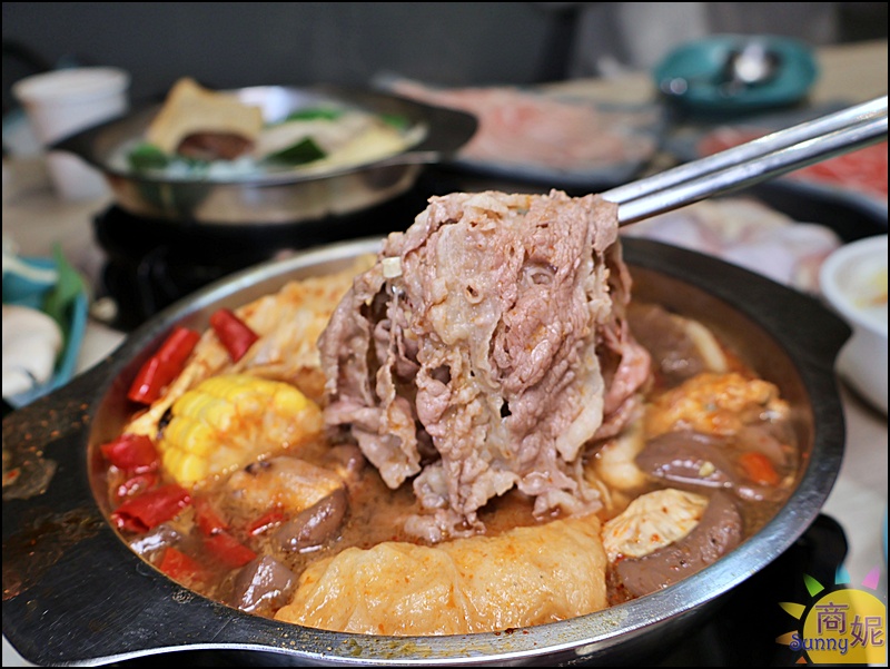 似錦涮|台中火鍋自助吧280元吃到飽!平日午後大胃王肉盤買一送一CP值超高，再送得獎手工蛋捲甜點控最愛