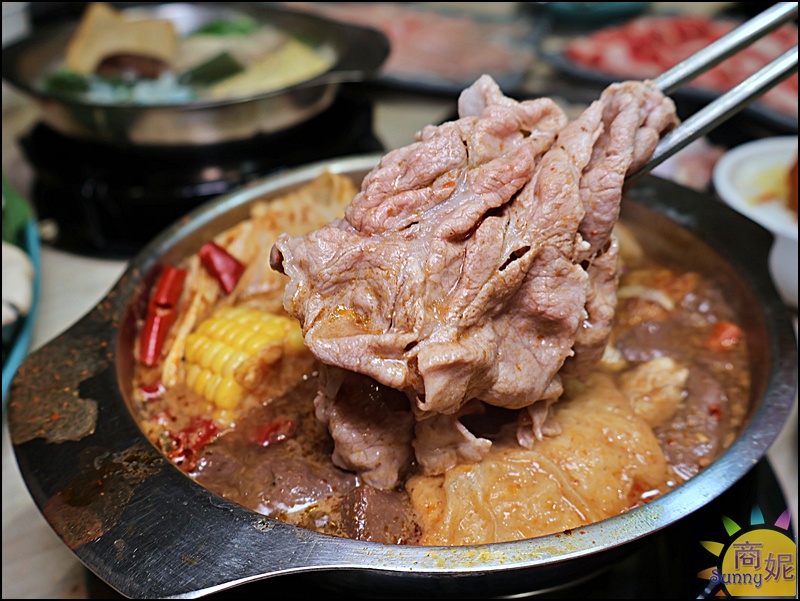 似錦涮|台中火鍋自助吧280元吃到飽!平日午後大胃王肉盤買一送一CP值超高，再送得獎手工蛋捲甜點控最愛