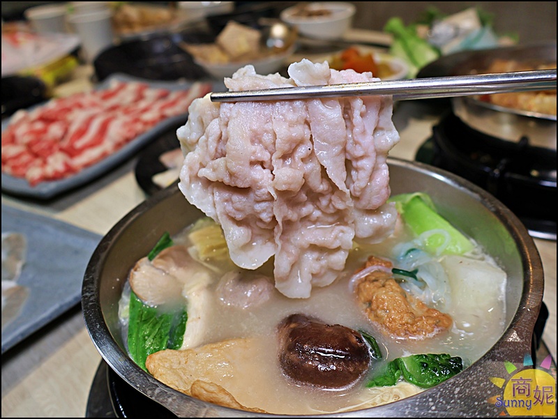 似錦涮|台中火鍋自助吧280元吃到飽!平日午後大胃王肉盤買一送一CP值超高，再送得獎手工蛋捲甜點控最愛