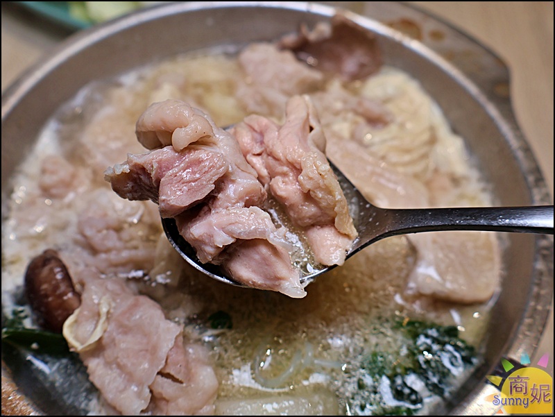 似錦涮|台中火鍋自助吧280元吃到飽!平日午後大胃王肉盤買一送一CP值超高，再送得獎手工蛋捲甜點控最愛