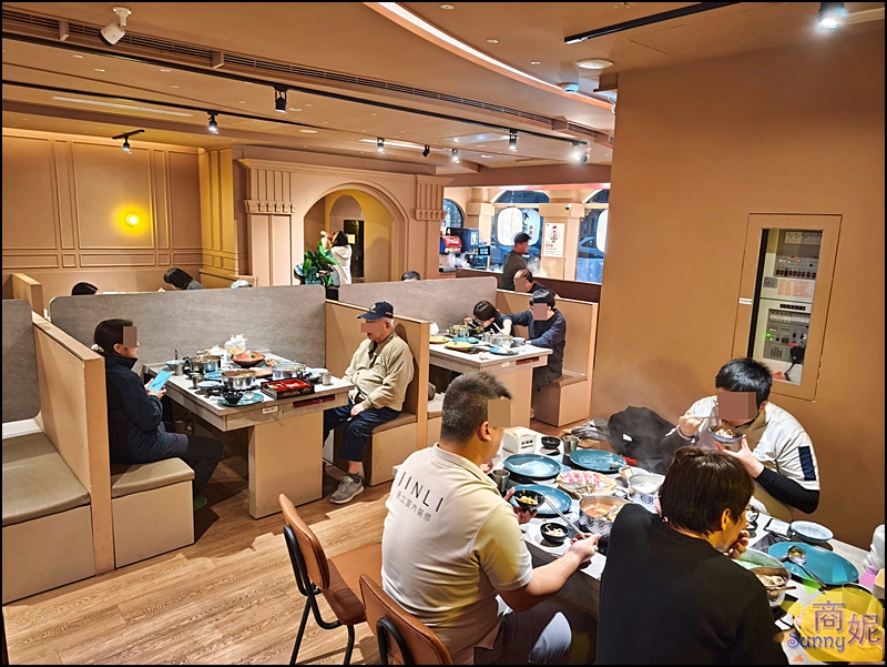 月團圓火鍋店內環境