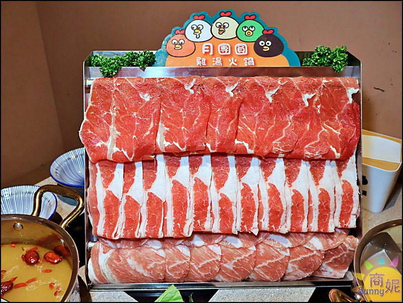 月團圓雙人牛豬經典套餐肉盤,包含板腱牛、五花牛與國產大眾豬