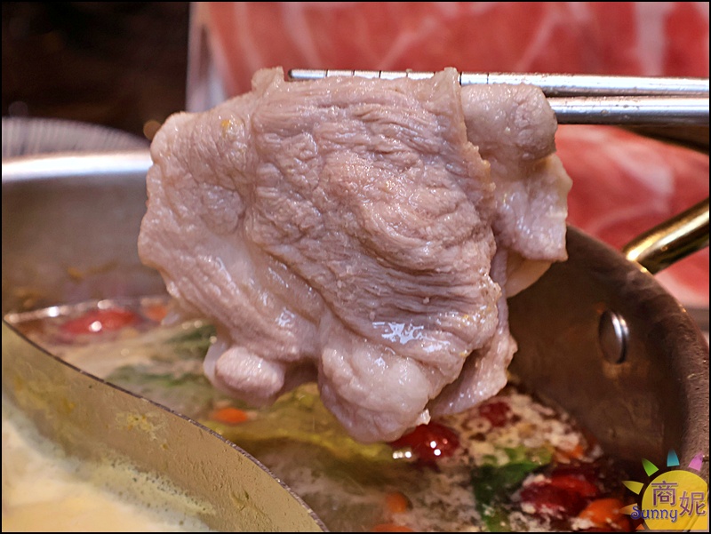 月團圓雞湯火鍋|台中個人鴛鴦鍋吃到飽!388元起50種蔬食自助吧吃到飽,8小時熬煮雞湯超好吃 月團圓雞湯火鍋|台中個人鴛鴦鍋吃到飽!388元起50種蔬食自助吧吃到飽,8小時熬煮雞湯超好吃