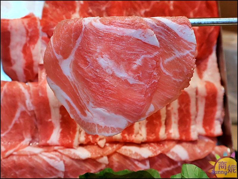 月團圓雞湯火鍋|台中個人鴛鴦鍋吃到飽！388元起50種蔬食自助吧吃到飽，8小時熬煮雞湯超好吃