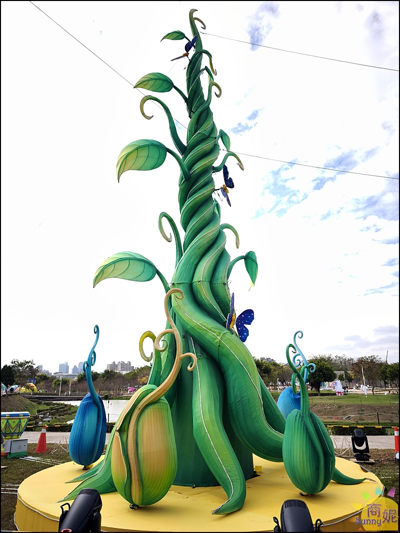 2026台中燈會|嚕嚕米姆明降臨台中！幸福蜜馬60米巨型極光主燈秀，姆明小提燈、7大展區交通懶人包