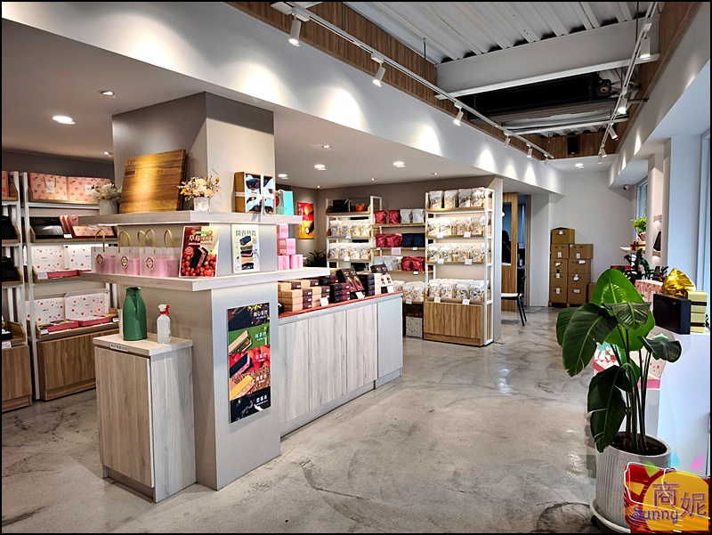 曉翮流域|厚餡夾心內餡厚到藏不住！台中伴手禮推薦，開賣秒殺的午茶首選最新6口味濃郁登場