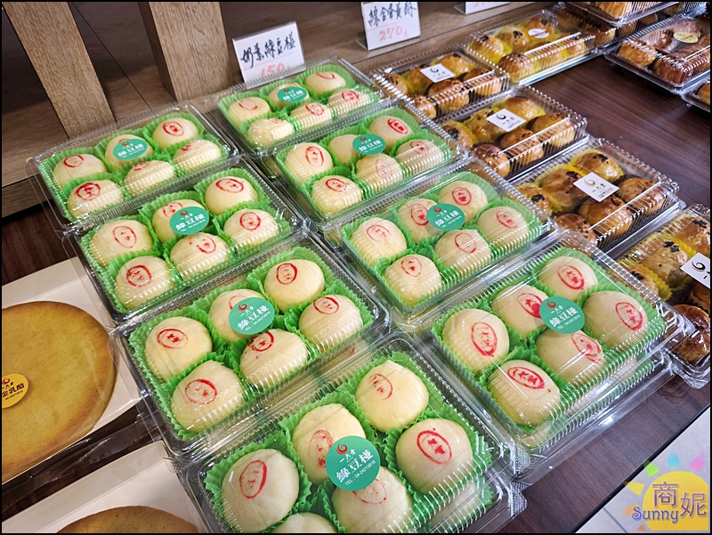 一六堂餅店|台中伴手禮推薦50年老店超人氣金沙蛋黃酥!獨家秘方內餡包覆大顆紅土鹹蛋黃，北屯必買伴手禮