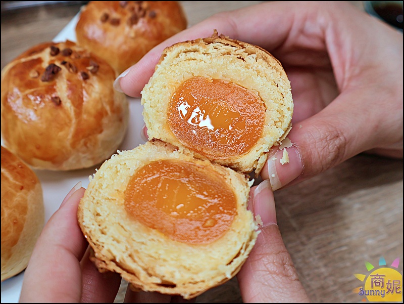 一六堂餅店|台中伴手禮推薦50年老店超人氣金沙蛋黃酥!獨家秘方內餡包覆大顆紅土鹹蛋黃，北屯必買伴手禮