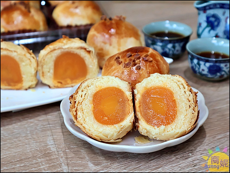 一六堂餅店|台中伴手禮推薦50年老店超人氣金沙蛋黃酥!獨家秘方內餡包覆大顆紅土鹹蛋黃，北屯必買伴手禮