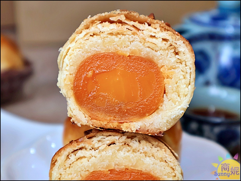 一六堂餅店|台中伴手禮推薦50年老店超人氣金沙蛋黃酥!獨家秘方內餡包覆大顆紅土鹹蛋黃，北屯必買伴手禮