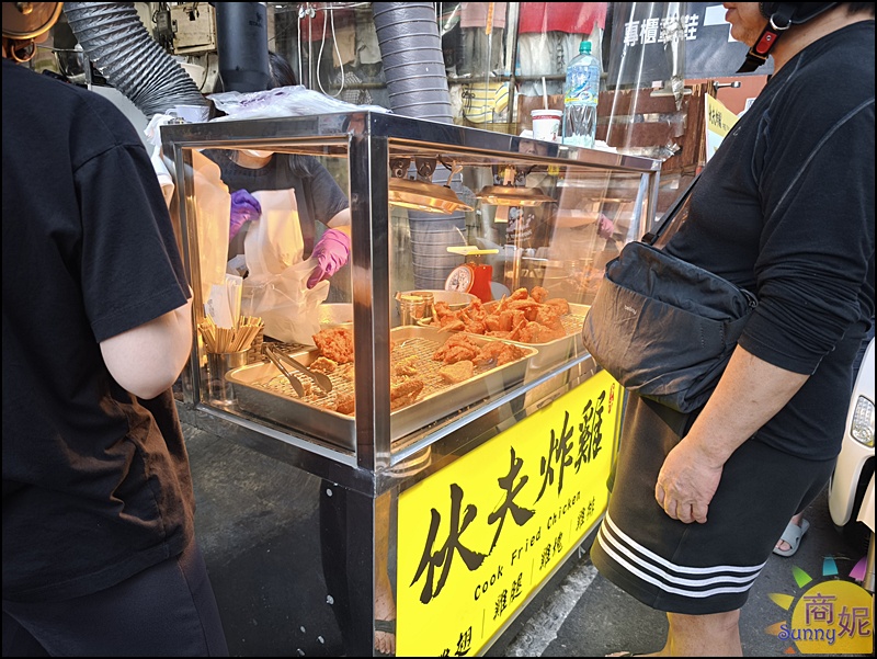伙伕炸雞中美店|台中向上市場美食推薦!65元超大雞排、雞翅6支100元下午茶點心宵夜必吃外酥內噴汁CP值爆表 伙伕炸雞中美店|台中向上市場美食推薦!65元超大雞排、雞翅6支100元下午茶點心宵夜必吃外酥內噴汁CP值爆表
