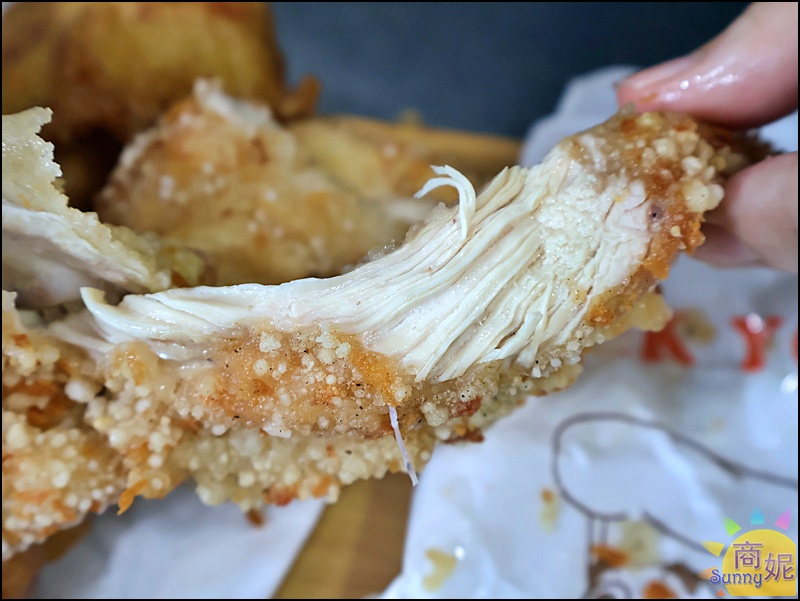 伙伕炸雞中美店｜台中向上市場美食推薦！65元超大雞排、雞翅6支100元下午茶點心宵夜必吃外酥內噴汁CP值爆表