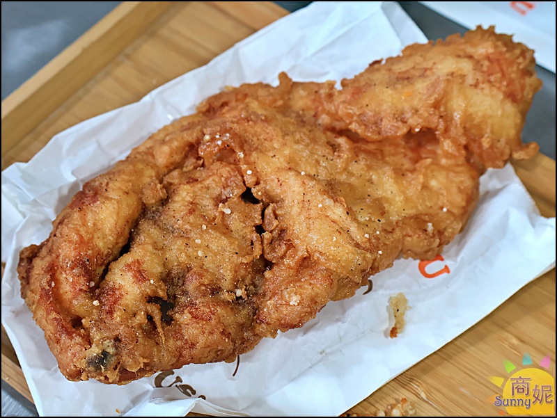 伙伕炸雞中美店|台中向上市場美食推薦!65元超大雞排、雞翅6支100元下午茶點心宵夜必吃外酥內噴汁CP值爆表 伙伕炸雞中美店|台中向上市場美食推薦!65元超大雞排、雞翅6支100元下午茶點心宵夜必吃外酥內噴汁CP值爆表