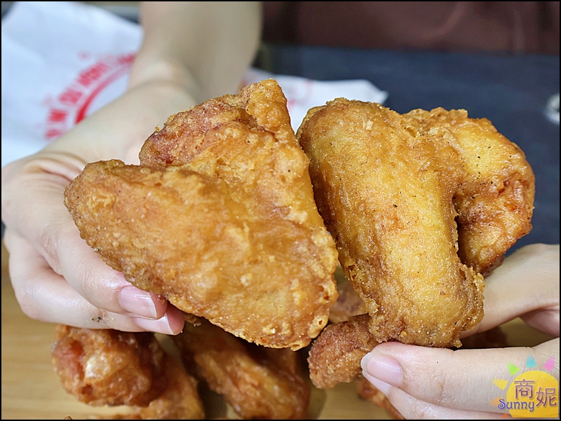 伙伕炸雞中美店｜台中向上市場美食推薦！65元超大雞排、雞翅6支100元下午茶點心宵夜必吃外酥內噴汁CP值爆表