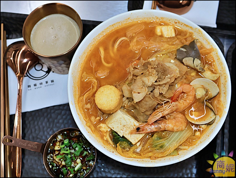夠暖快享鍋崇德店｜台中北屯平價火鍋！179元起享雞湯火鍋、酸菜魚個人鍋白飯飲料無限續還免服務費