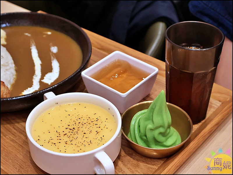 慢咖哩漢口店｜台中北區美食平價咖哩定食139元起！玉米濃湯、霜淇淋、飲料吃到飽免服務費不限時