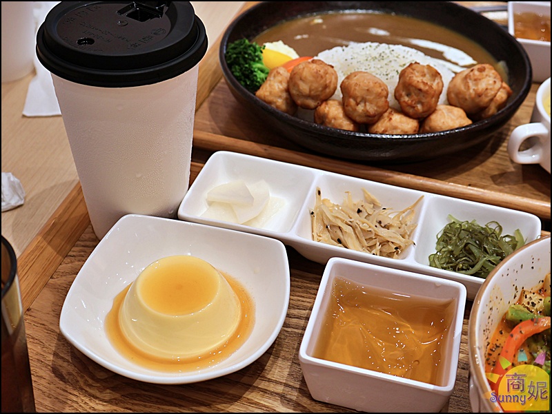 慢咖哩漢口店｜台中北區美食平價咖哩定食139元起！玉米濃湯、霜淇淋、飲料吃到飽免服務費不限時