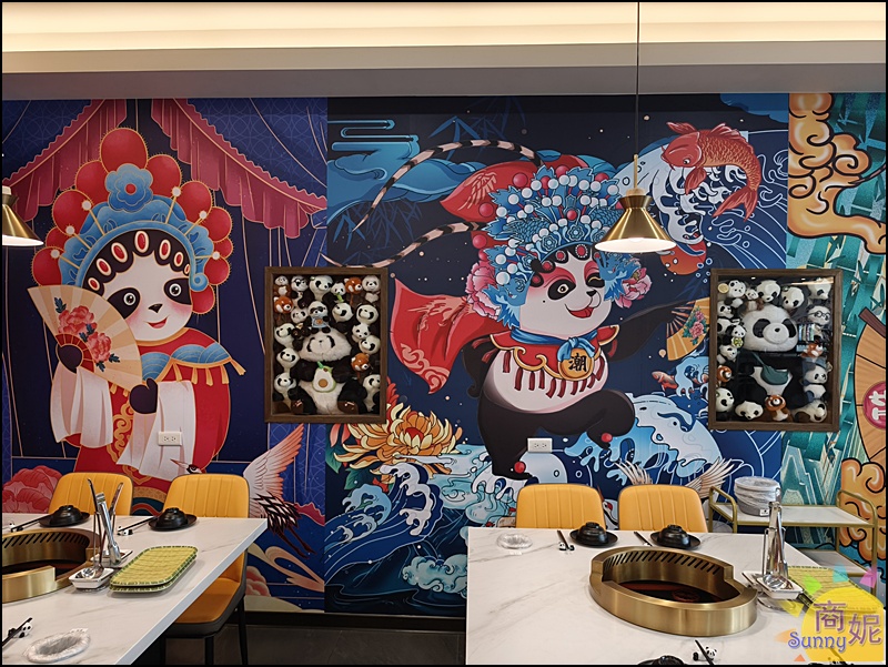蜀都串香火鍋員林店｜員林美食推薦全台唯一熊貓主題串串鍋免服務費！必點奔馳鍋爽吃3種鍋底免人頭費，串串均一價12元附自助吧吃到飽