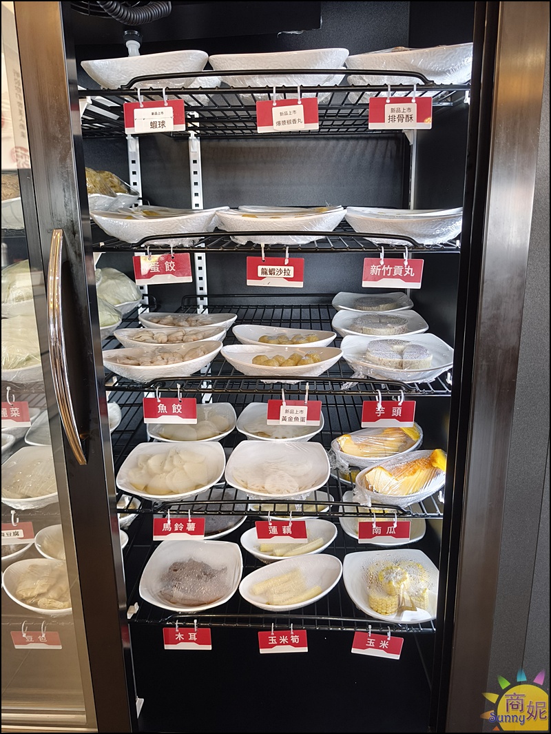 蜀都串香火鍋員林店｜員林美食推薦全台唯一熊貓主題串串鍋免服務費！必點奔馳鍋爽吃3種鍋底免人頭費，串串均一價12元附自助吧吃到飽