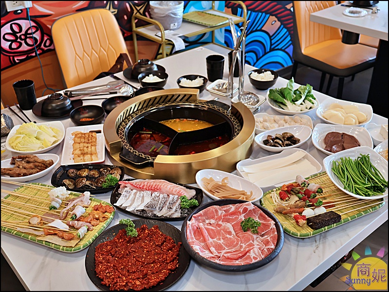 蜀都串香火鍋員林店｜員林美食推薦全台唯一熊貓主題串串鍋免服務費！必點奔馳鍋爽吃3種鍋底免人頭費，串串均一價12元附自助吧吃到飽