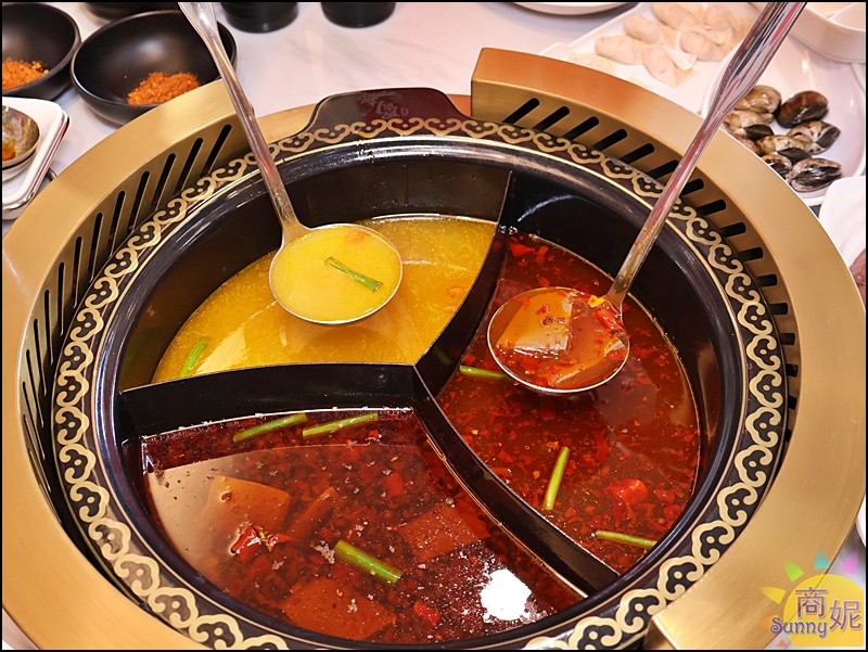 蜀都串香火鍋員林店｜員林美食推薦全台唯一熊貓主題串串鍋免服務費！必點奔馳鍋爽吃3種鍋底免人頭費，串串均一價12元附自助吧吃到飽