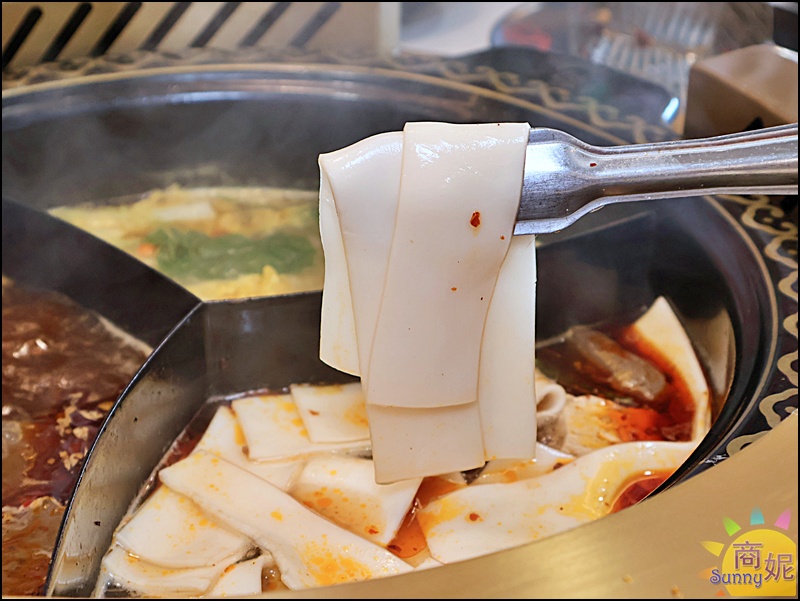 蜀都串香火鍋員林店｜員林美食推薦全台唯一熊貓主題串串鍋免服務費！必點奔馳鍋爽吃3種鍋底免人頭費，串串均一價12元附自助吧吃到飽