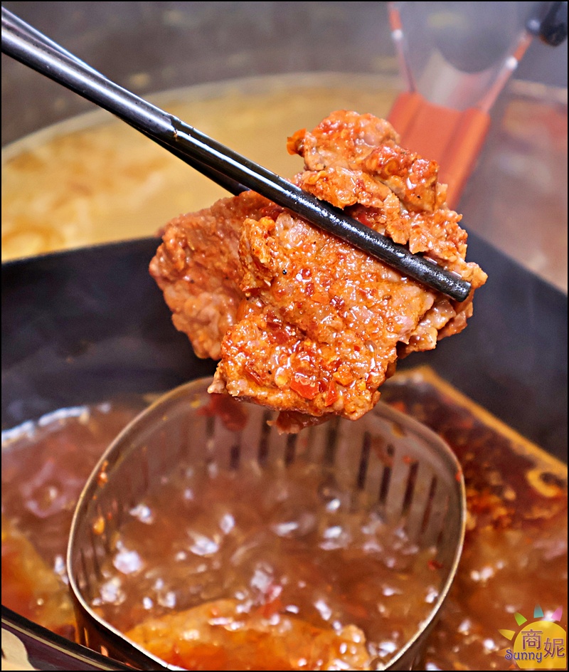 蜀都串香火鍋員林店｜員林美食推薦全台唯一熊貓主題串串鍋免服務費！必點奔馳鍋爽吃3種鍋底免人頭費，串串均一價12元附自助吧吃到飽