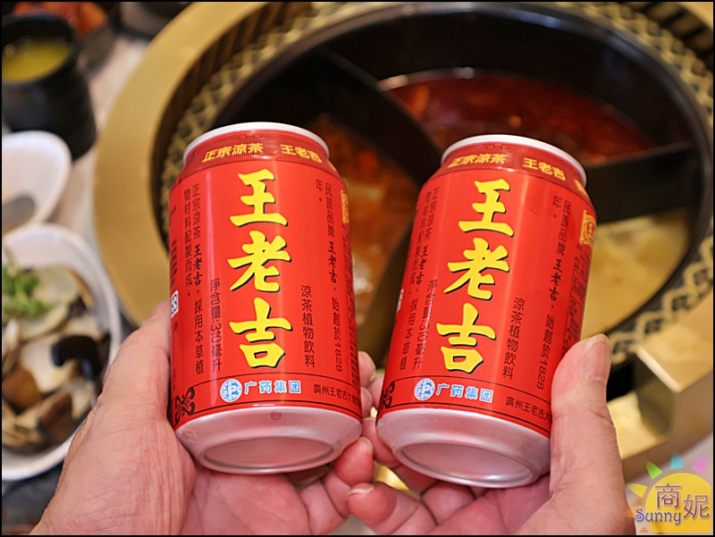 蜀都串香火鍋員林店｜員林美食推薦全台唯一熊貓主題串串鍋免服務費！必點奔馳鍋爽吃3種鍋底免人頭費，串串均一價12元附自助吧吃到飽