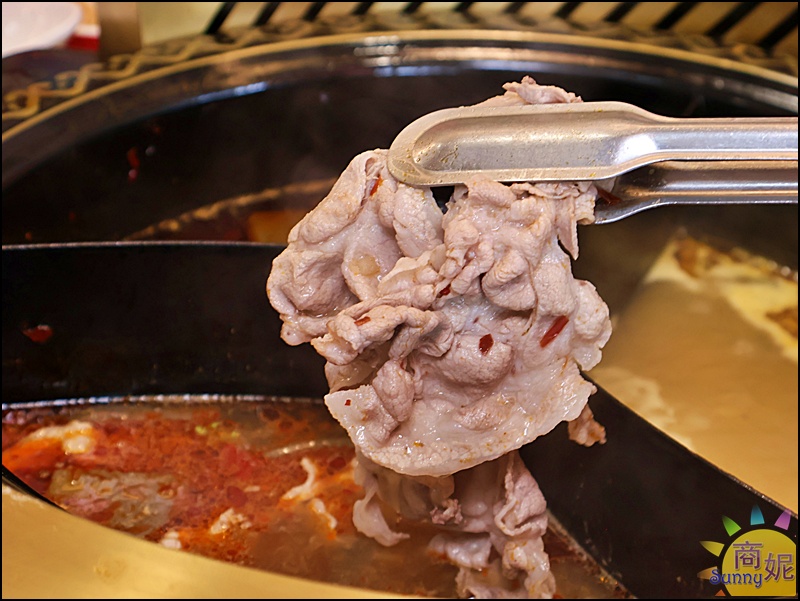 蜀都串香火鍋員林店｜員林美食推薦全台唯一熊貓主題串串鍋免服務費！必點奔馳鍋爽吃3種鍋底免人頭費，串串均一價12元附自助吧吃到飽
