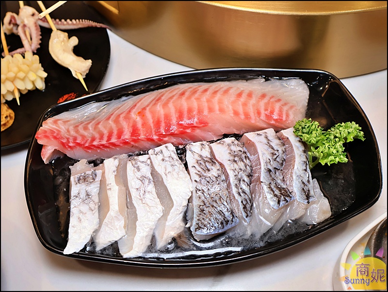 蜀都串香火鍋員林店｜員林美食推薦全台唯一熊貓主題串串鍋免服務費！必點奔馳鍋爽吃3種鍋底免人頭費，串串均一價12元附自助吧吃到飽