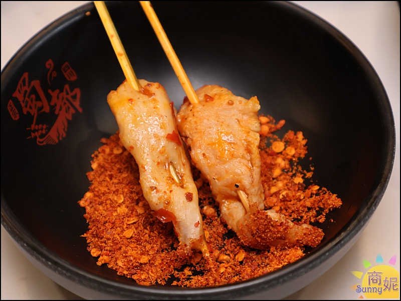 蜀都串香火鍋員林店｜員林美食推薦全台唯一熊貓主題串串鍋免服務費！必點奔馳鍋爽吃3種鍋底免人頭費，串串均一價12元附自助吧吃到飽