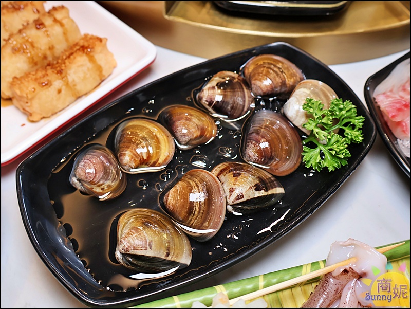蜀都串香火鍋員林店｜員林美食推薦全台唯一熊貓主題串串鍋免服務費！必點奔馳鍋爽吃3種鍋底免人頭費，串串均一價12元附自助吧吃到飽