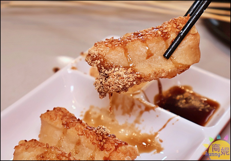 蜀都串香火鍋員林店｜員林美食推薦全台唯一熊貓主題串串鍋免服務費！必點奔馳鍋爽吃3種鍋底免人頭費，串串均一價12元附自助吧吃到飽