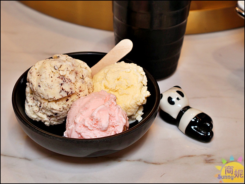 蜀都串香火鍋員林店｜員林美食推薦全台唯一熊貓主題串串鍋免服務費！必點奔馳鍋爽吃3種鍋底免人頭費，串串均一價12元附自助吧吃到飽