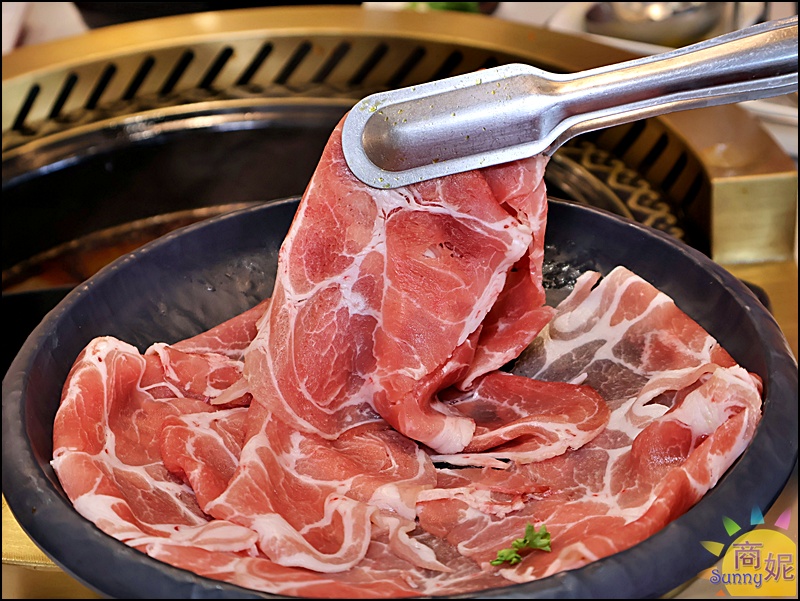蜀都串香火鍋員林店｜員林美食推薦全台唯一熊貓主題串串鍋免服務費！必點奔馳鍋爽吃3種鍋底免人頭費，串串均一價12元附自助吧吃到飽