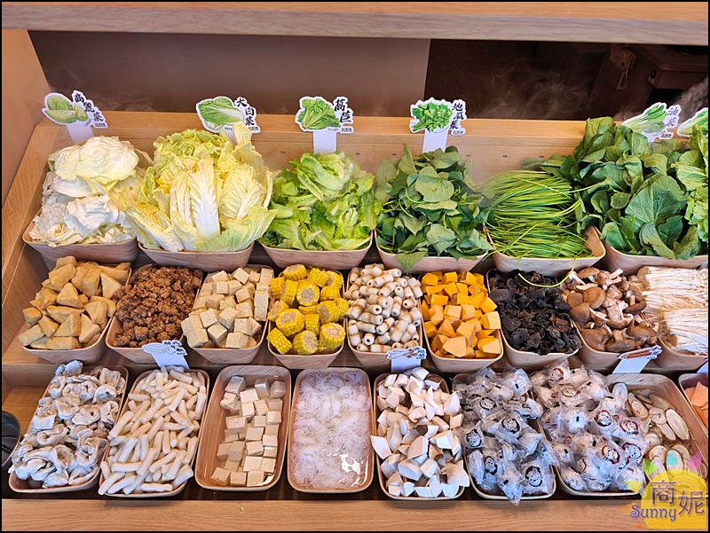 月團圓雞湯火鍋北屯店｜台中北屯美食個人鴛鴦鍋，濃郁雞湯+超豐盛自助吧吃到飽398元起CP值爆表