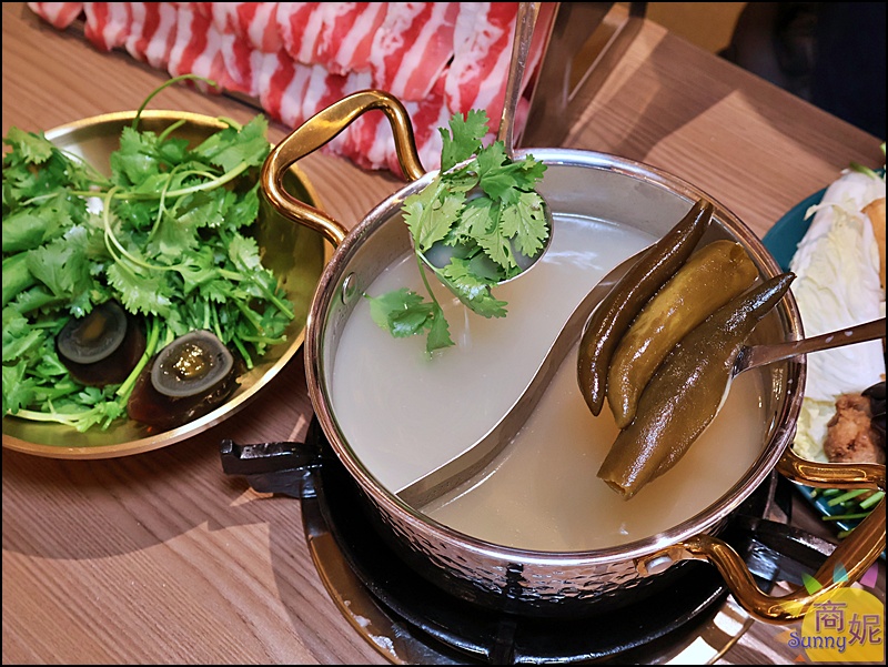 月團圓雞湯火鍋北屯店|台中北屯美食個人鴛鴦鍋,濃郁雞湯+超豐盛自助吧吃到飽398元起CP值爆表 月團圓雞湯火鍋北屯店|台中北屯美食個人鴛鴦鍋,濃郁雞湯+超豐盛自助吧吃到飽398元起CP值爆表