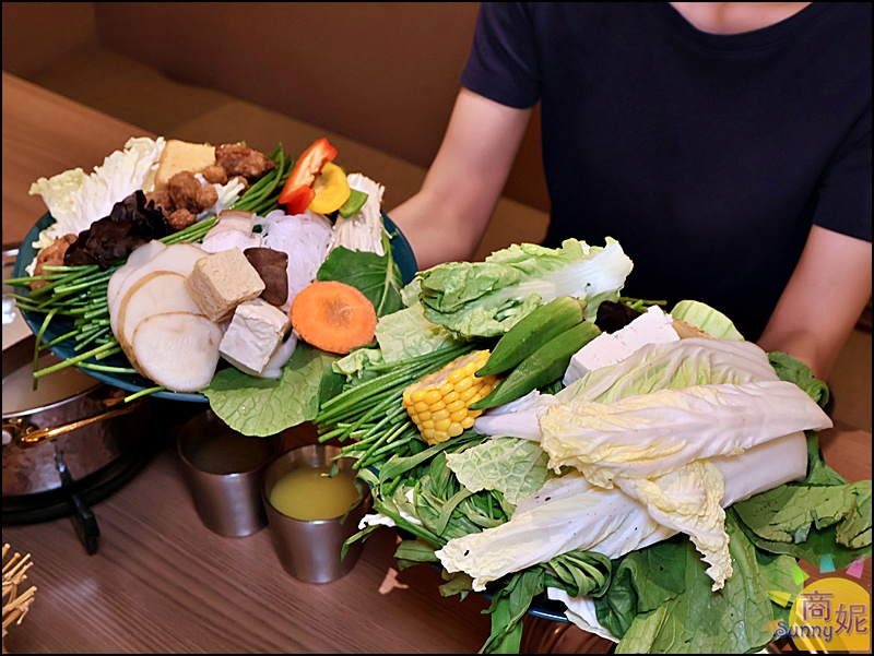 月團圓雞湯火鍋北屯店|台中北屯美食個人鴛鴦鍋,濃郁雞湯+超豐盛自助吧吃到飽398元起CP值爆表 月團圓雞湯火鍋北屯店|台中北屯美食個人鴛鴦鍋,濃郁雞湯+超豐盛自助吧吃到飽398元起CP值爆表