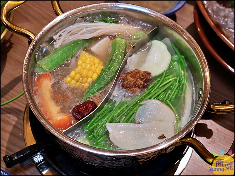 月團圓雞湯火鍋北屯店｜台中北屯美食個人鴛鴦鍋，濃郁雞湯+超豐盛自助吧吃到飽398元起CP值爆表