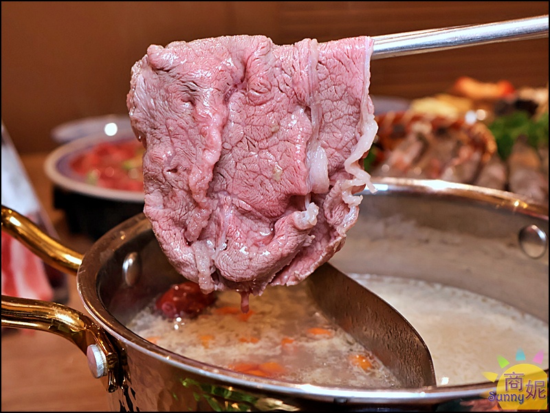 月團圓雞湯火鍋北屯店|台中北屯美食個人鴛鴦鍋,濃郁雞湯+超豐盛自助吧吃到飽398元起CP值爆表 月團圓雞湯火鍋北屯店|台中北屯美食個人鴛鴦鍋,濃郁雞湯+超豐盛自助吧吃到飽398元起CP值爆表