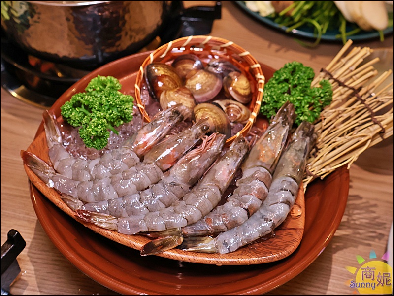 月團圓雞湯火鍋北屯店|台中北屯美食個人鴛鴦鍋,濃郁雞湯+超豐盛自助吧吃到飽398元起CP值爆表 月團圓雞湯火鍋北屯店|台中北屯美食個人鴛鴦鍋,濃郁雞湯+超豐盛自助吧吃到飽398元起CP值爆表