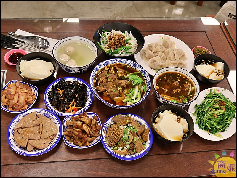 大鼎夏荷麵食館埔里店|苗栗超人氣牛肉麵開二店！古色古香寬敞空間、古董收藏免費參觀，古早味豆花吃到飽免服務費大型停車場交通便利