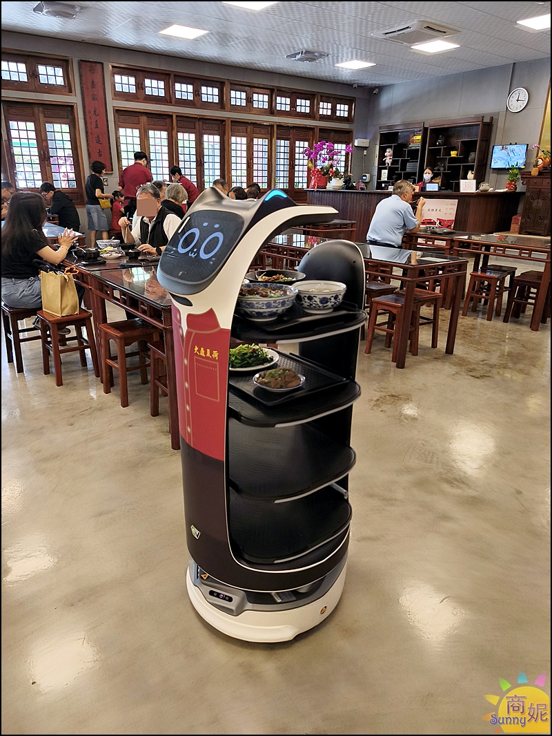 大鼎夏荷麵食館埔里店|苗栗超人氣牛肉麵開二店!古色古香寬敞空間、古董收藏免費參觀,古早味豆花吃到飽免服務費大型停車場交通便利 大鼎夏荷麵食館埔里店|苗栗超人氣牛肉麵開二店!古色古香寬敞空間、古董收藏免費參觀,古早味豆花吃到飽免服務費大型停車場交通便利