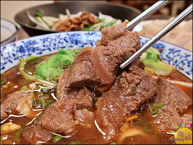 大鼎夏荷麵食館埔里店|苗栗超人氣牛肉麵開二店!古色古香寬敞空間、古董收藏免費參觀,古早味豆花吃到飽免服務費大型停車場交通便利 大鼎夏荷麵食館埔里店|苗栗超人氣牛肉麵開二店!古色古香寬敞空間、古董收藏免費參觀,古早味豆花吃到飽免服務費大型停車場交通便利