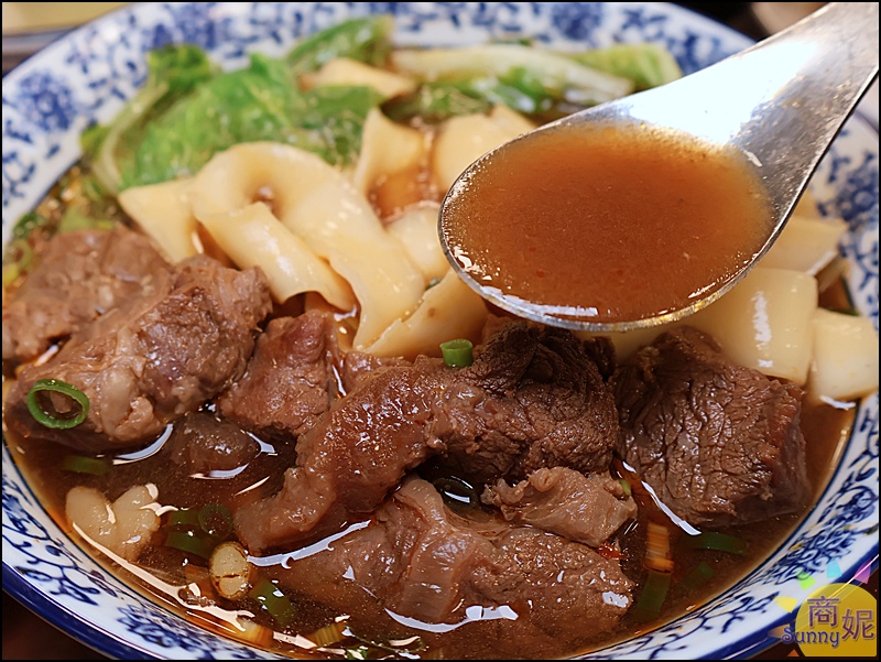 大鼎夏荷麵食館埔里店|苗栗超人氣牛肉麵開二店!古色古香寬敞空間、古董收藏免費參觀,古早味豆花吃到飽免服務費大型停車場交通便利 大鼎夏荷麵食館埔里店|苗栗超人氣牛肉麵開二店!古色古香寬敞空間、古董收藏免費參觀,古早味豆花吃到飽免服務費大型停車場交通便利