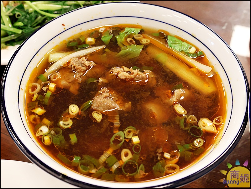 大鼎夏荷麵食館埔里店|苗栗超人氣牛肉麵開二店!古色古香寬敞空間、古董收藏免費參觀,古早味豆花吃到飽免服務費大型停車場交通便利 大鼎夏荷麵食館埔里店|苗栗超人氣牛肉麵開二店!古色古香寬敞空間、古董收藏免費參觀,古早味豆花吃到飽免服務費大型停車場交通便利