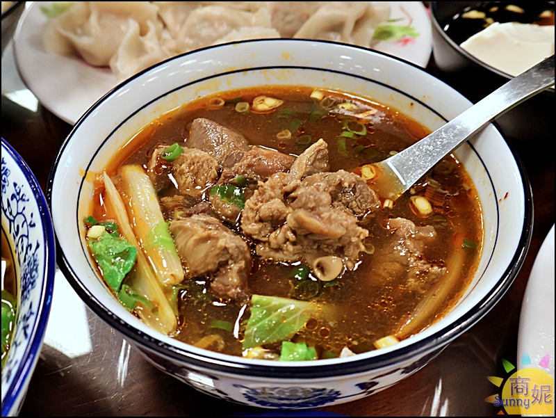 大鼎夏荷麵食館埔里店|苗栗超人氣牛肉麵開二店!古色古香寬敞空間、古董收藏免費參觀,古早味豆花吃到飽免服務費大型停車場交通便利 大鼎夏荷麵食館埔里店|苗栗超人氣牛肉麵開二店!古色古香寬敞空間、古董收藏免費參觀,古早味豆花吃到飽免服務費大型停車場交通便利