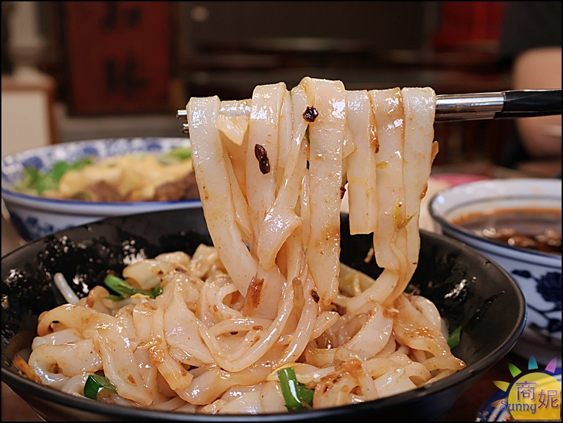 大鼎夏荷麵食館埔里店|苗栗超人氣牛肉麵開二店!古色古香寬敞空間、古董收藏免費參觀,古早味豆花吃到飽免服務費大型停車場交通便利 大鼎夏荷麵食館埔里店|苗栗超人氣牛肉麵開二店!古色古香寬敞空間、古董收藏免費參觀,古早味豆花吃到飽免服務費大型停車場交通便利