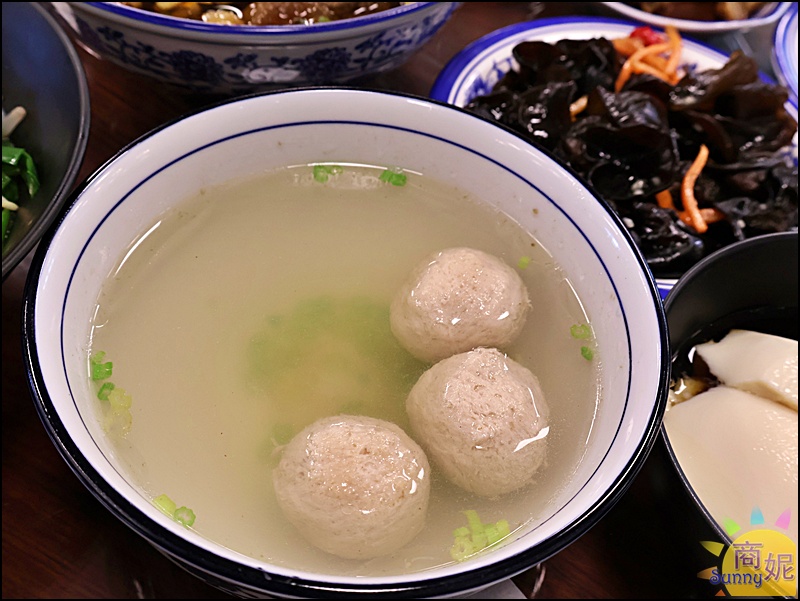 大鼎夏荷麵食館埔里店|苗栗超人氣牛肉麵開二店!古色古香寬敞空間、古董收藏免費參觀,古早味豆花吃到飽免服務費大型停車場交通便利 大鼎夏荷麵食館埔里店|苗栗超人氣牛肉麵開二店!古色古香寬敞空間、古董收藏免費參觀,古早味豆花吃到飽免服務費大型停車場交通便利